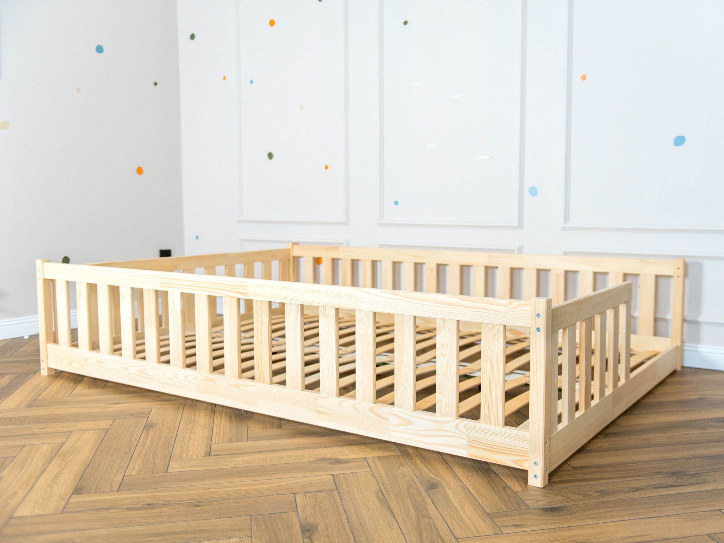 LEVI Gulvseng 140x200 – Romslig Montessori-seng i skandinavisk design image